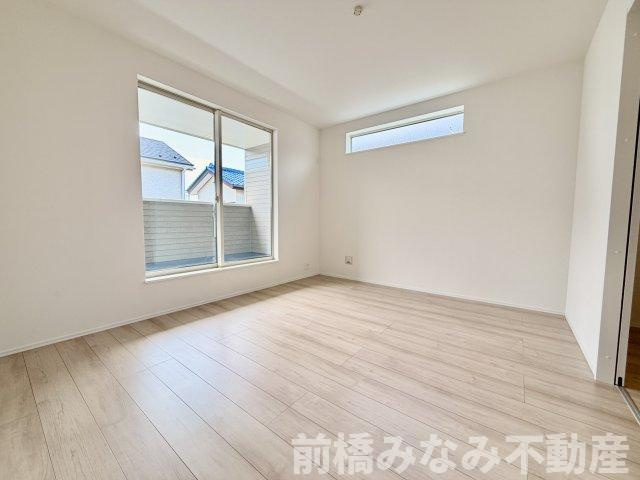 【新築】前橋市青柳町　限定１棟　ハートフルタウン　新築建売の洋室|落ち着いた色調の洋室です