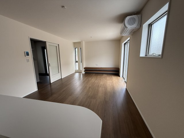 横浜2丁目　新築戸建の居間・リビング