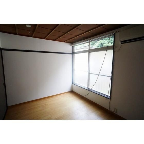 逗子市山の根２丁目のアパートの居間・リビング