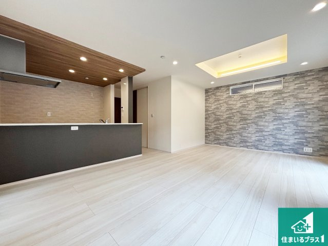 枚方市長尾東町　第4期　新築一戸建ての居間・リビング|シンプルなリビングは、観葉植物等のインテリアを楽しめますね！パパ好みにも、ママ好みにも家具次第で雰囲気を変えることができます！