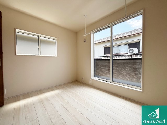 枚方市長尾東町　第4期　新築一戸建ての洋室|シンプルな洋室は、自分好みのインテリアが楽しめます♪ご家族とインテリアや家具を選びに行くのは新築購入時の醍醐味の一つです。ぜひお楽しみください♪