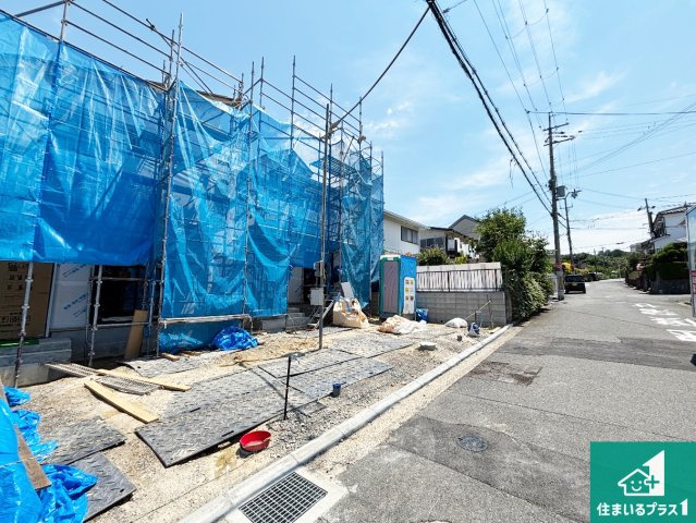 枚方市長尾東町　新築一戸建ての前面道路含む現地写真|周辺は落ち着いた街並みの住宅地！子育てがしやすい住環境です！まだ未完成ですが、現地でしかわからない事もございます。是非一度ご覧ください。