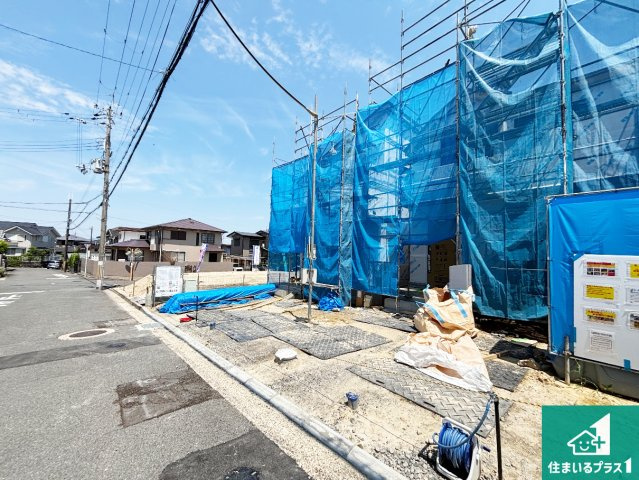 枚方市長尾東町　新築一戸建ての前面道路含む現地写真|現在建築中！落ち着いた街並みで新生活を始めることが出来そう！周辺の物件も併せてご紹介させて頂きます！