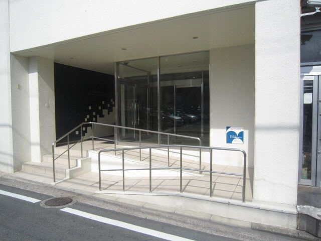 高砂マンションのエントランス