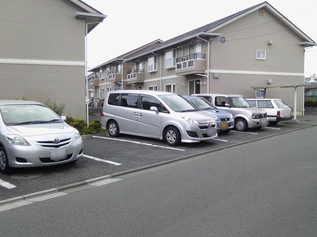 メンバーズタウンかすみの駐車場