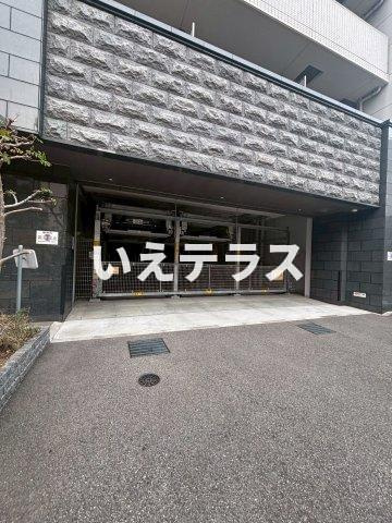 プレサンスＫＯＢＥアモーレの駐車場