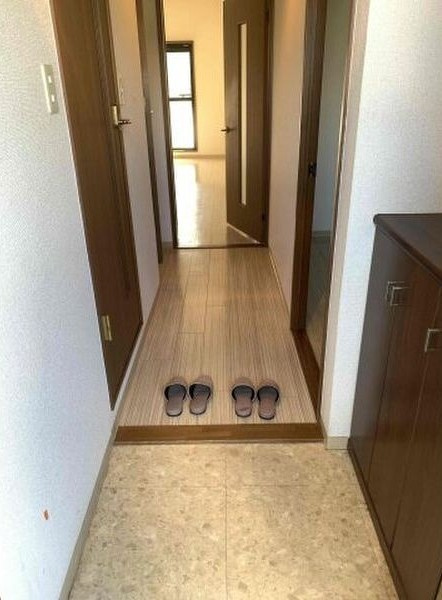 レージュ徳重の玄関