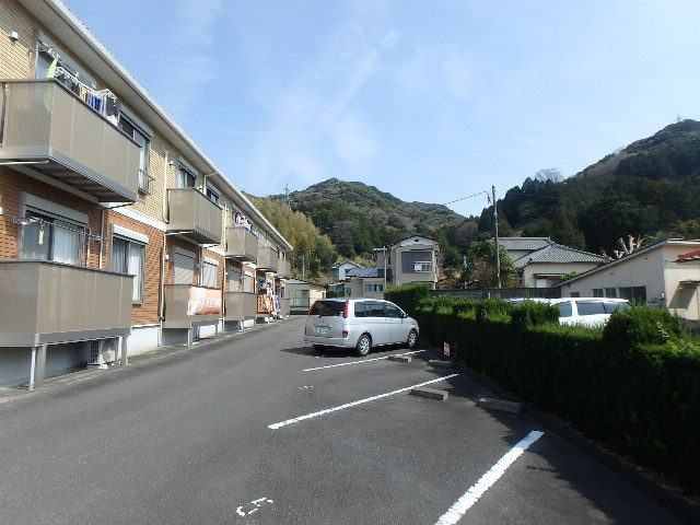 M0184R　エスパーダ青市の駐車場