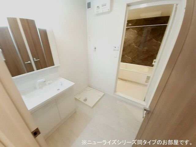 【洗面所】 | ソレイユ元町Ⅳ | 明るい洗面所です