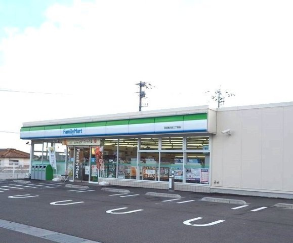 【周辺】 | フィールズイーストＡ | ファミリーマートまで900m