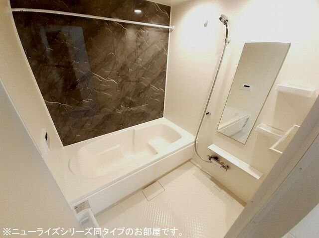 【浴室】 | フィールズイーストＢ | コンパクトで使いやすいお風呂です