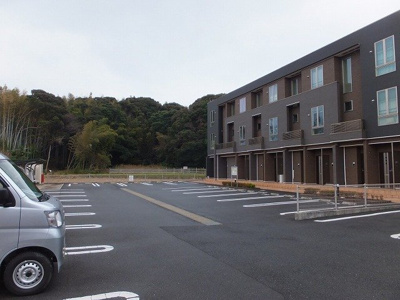【駐車場】 | ソレイユ本城 | 駐車場に車を止められます