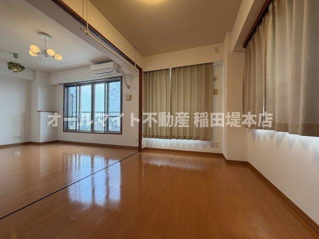 川崎市麻生区高石１丁目の賃貸マンションの居間・リビング
