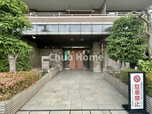 コスモ平井南リバータウンのエントランス|【エントランス】マンションのエントランスは、その物件の印象を決める、顔とも言える場所です。毎日通る場所ですからきれいなのが一番です。