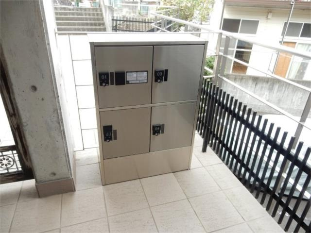 川崎市多摩区栗谷１丁目の賃貸マンションのロビー