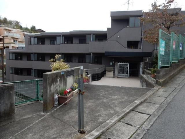 川崎市多摩区栗谷１丁目の賃貸マンションのエントランス