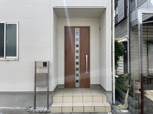 【玄関】 | 【仲介手数料０円】海老名市門沢橋3丁目　中古一戸建て | 海老名市門沢橋3丁目　中古一戸建て