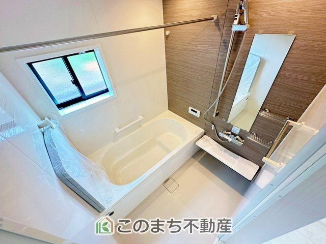 ワイウッドコート下都賀郡壬生町安塚第3期の浴室|"ゆったり１坪バスには換気・乾燥・暖房機能付き！！
大人も足を伸ばせるゆったり浴槽！！
ご家族皆さんで入っても、一人でゆっくり入っても一日の疲れを癒してくれるお風呂です！！"
