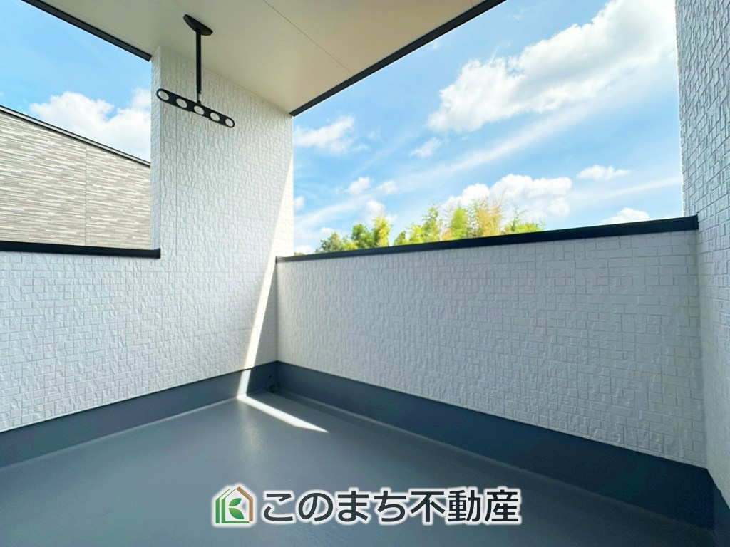 ワイウッドコート下都賀郡壬生町安塚第3期のバルコニー|"南向きバルコニーがございます！
陽当りが確保されておりますので洗濯物も速乾です！"
