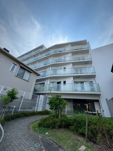 ロイスグラン神戸湊川公園の外観|おしゃれな外観です