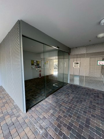 ロイスグラン神戸湊川公園のエントランス|落ち着いたエントランスです