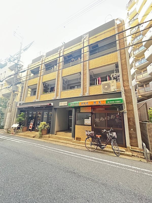 プチドール北野のエントランス