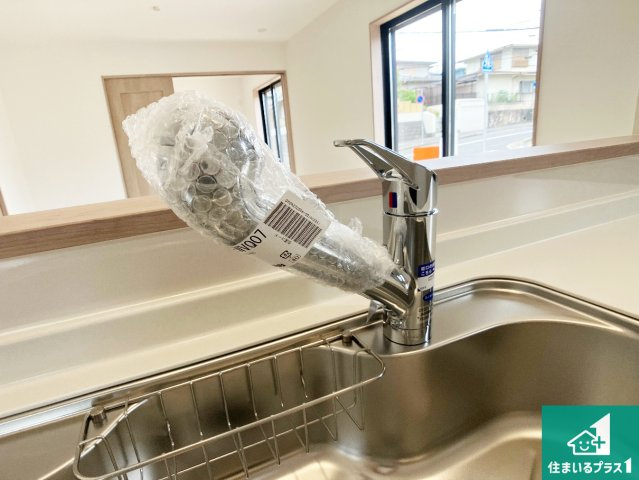 神戸市西区秋葉台　新築一戸建ての設備|浄水器を内蔵！炊飯時、お茶を作る時に安心してお水を使えます！お湯と冷水、浄水と原水、シャワーの切替えもワンタッチです！