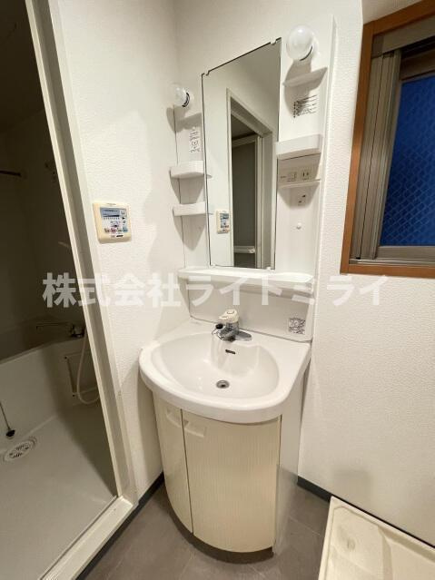 スカイコートヌーベル入谷第２の洗面所| 