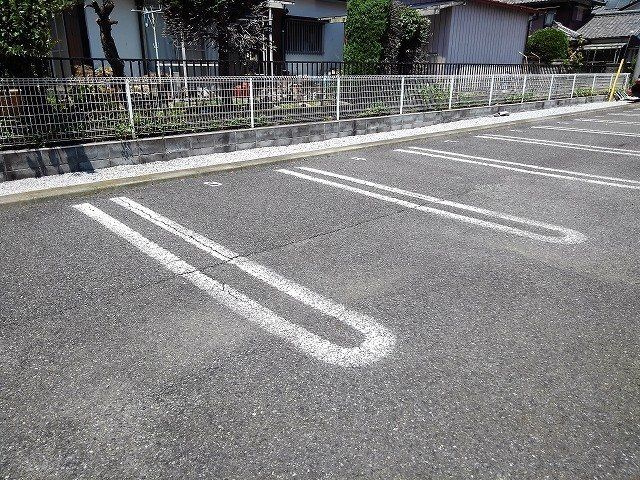 フォーシーズンズ　Ｂの駐車場|駐車場に車を止められます