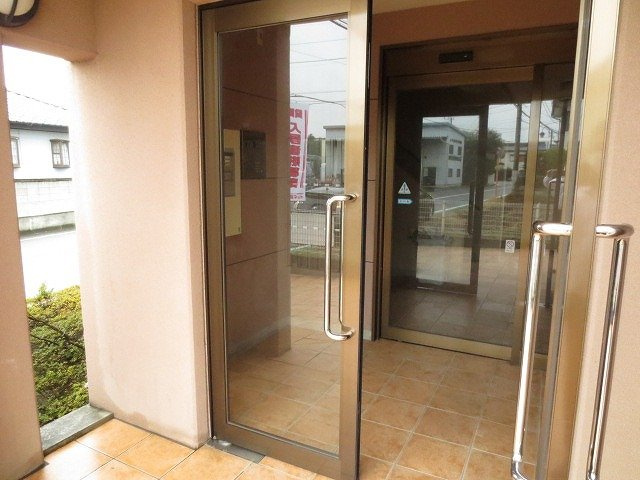 ニューグランド　オアシスのエントランス|落ち着いたエントランスです