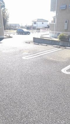 グランデ・ヒルⅡの駐車場|駐車場完備です