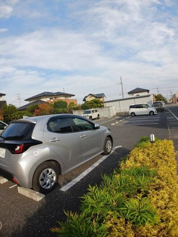 セレノの駐車場|駐車場があるので、車を買う予定の方も安心です