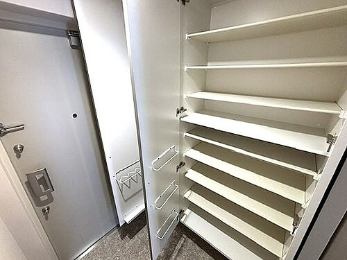 プレサンスロジェ岡山番町の収納|玄関収納　※内装工事前