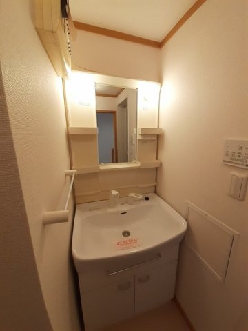 メゾン　エストＢの洗面所|コンパクトで使いやすい洗面所