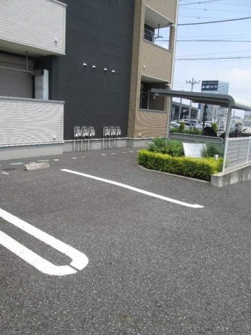 メゾン柊の駐車場|駐車場があるので、車を買う予定の方も安心です