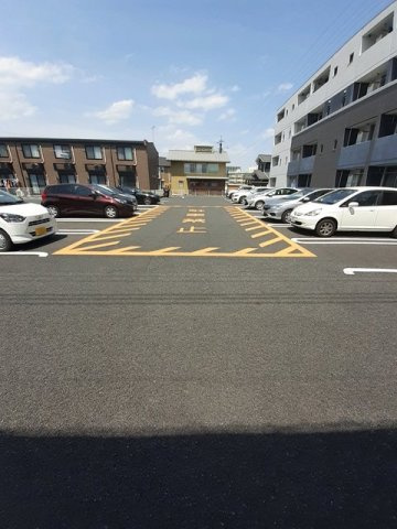 メゾン葵の駐車場|駐車場があります