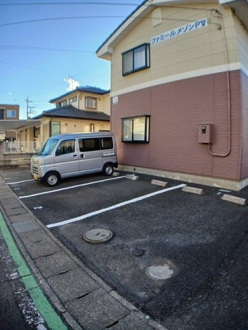 ファミールメゾンＰⅤの駐車場|駐車スペースもあります