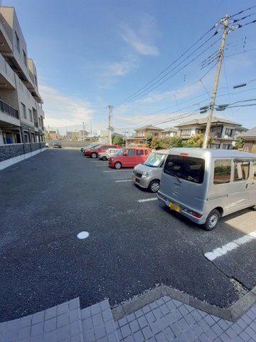 コムフォートワンの駐車場|駐車場完備です