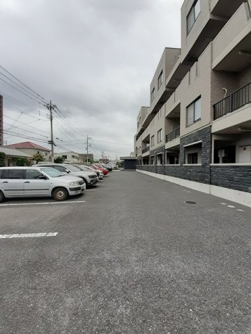 コムフォートワンの駐車場|カースペースがあります
