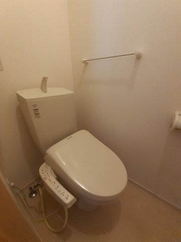 アルドールＶのトイレ|落ち着いた色調のトイレです