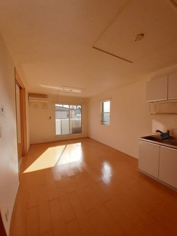 メゾンソレーユ　Ｍの居間・リビング|こちらの居間で趣味の時間をお楽しみください