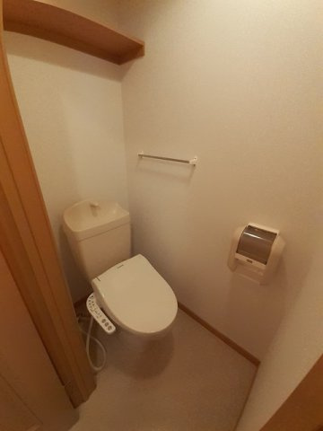 サンリットのトイレ|落ち着いた色調のトイレです