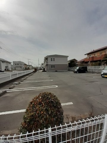 サンリットの駐車場|車をお持ちの方に嬉しい駐車場付きの物件です