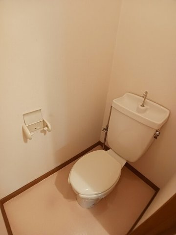 シティーハイツ中川　Ａのトイレ|落ち着いた色調のトイレです