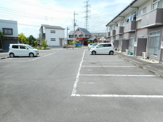 ハイツグローリーの駐車場|駐車場完備です