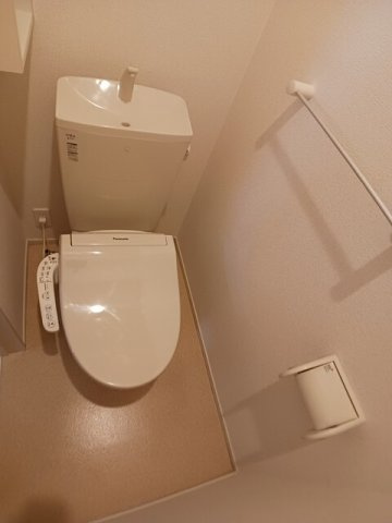 彩　ｔａｋａｓａｋｉ　Ⅱのトイレ|落ち着いた色調のトイレです