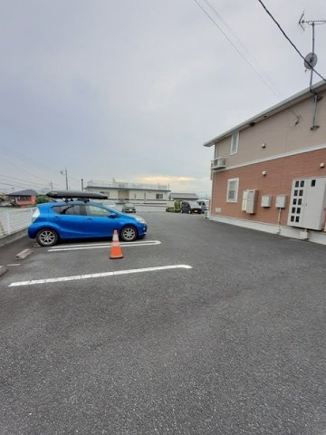 ロックビル　ハイツの駐車場|車をお持ちの方に嬉しい駐車場付きの物件です