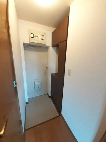 ツインヒルズ　Ａの玄関|明るい玄関です