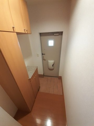ポワールメゾンＤの玄関|収納もある玄関です