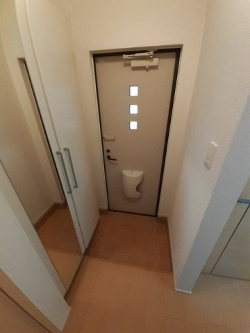 コッティの玄関|収納もある玄関です